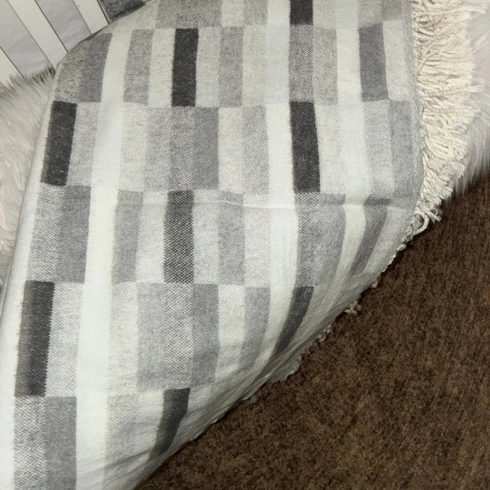 Nido Notte Italia Throw Blanket Gray‎ Plaid Fringe